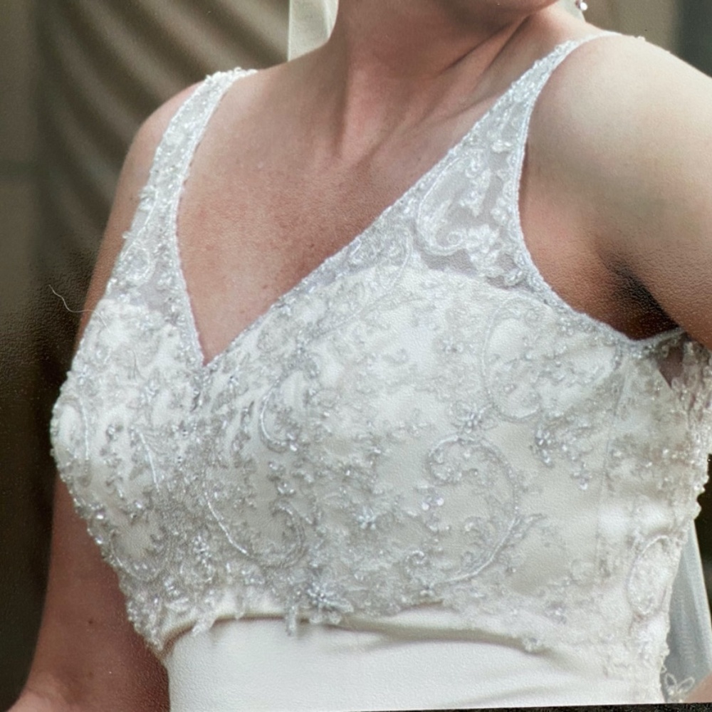 Wedding, Off-White Satin w/ Lace Inlay - Picture 5 of 8
